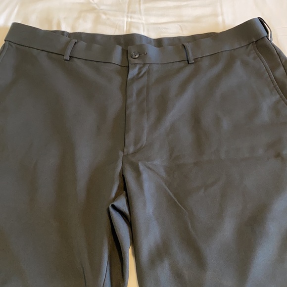 PGA Tour Men’s Golf Shorts - Size 42 - Picture 2 of 9